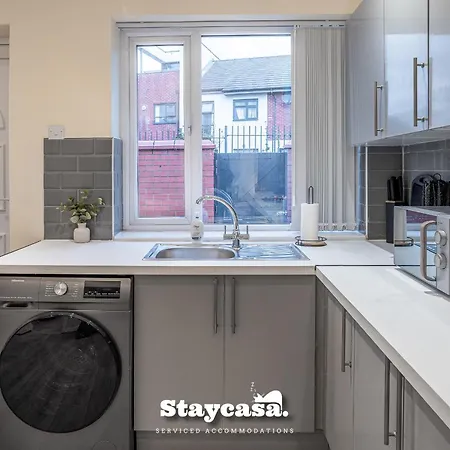 Urban Comfort 4-bed House - Free Wi-fi & Parking *