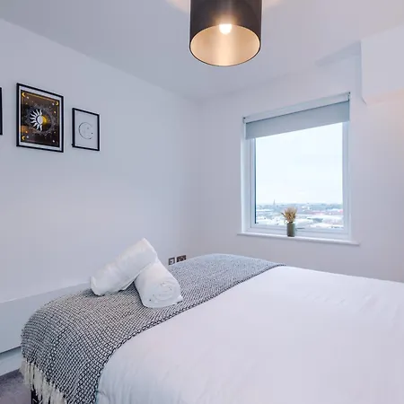 Mcr Luxury 2 Bedroom Great Location Apartment