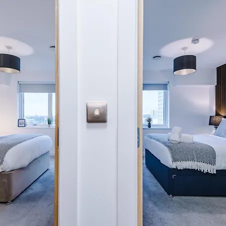 Mcr Luxury 2 Bedroom Great Location Apartment