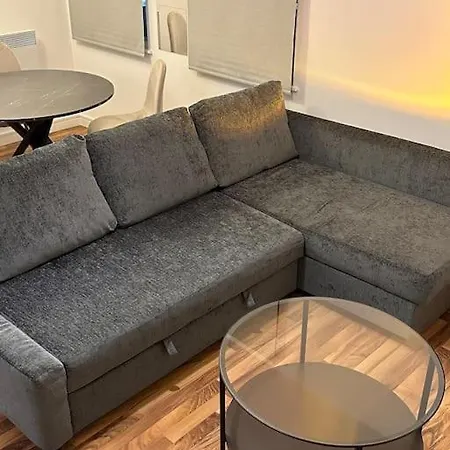 New Cosy Modern Centre Flat