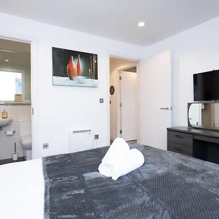 Media Apartment, Sleeps 6, Balcony With Amazing Views, Free Wi-fi, Great Transport Links アパート マンチェスター