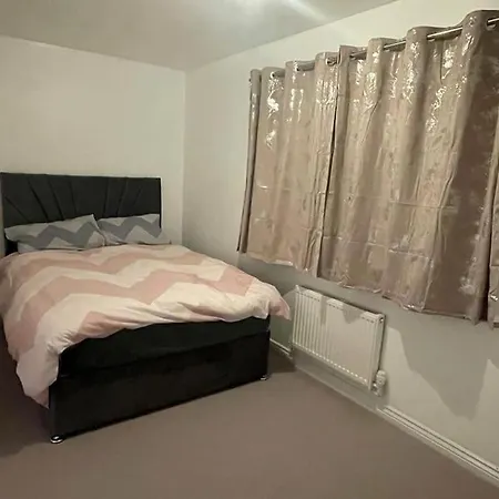 Spacious & Lovely 4 Bedroom In