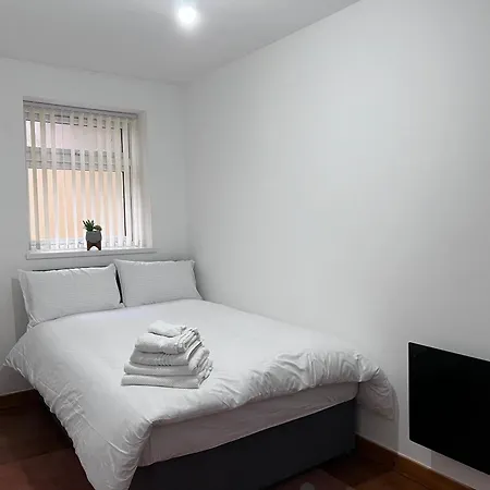 Luxury 2 Bed At Seymour Grove مانشستر