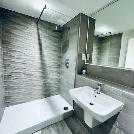Old Trafford Getaway: 1 Bed