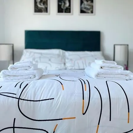 Mcr 1br Getaway With Rooftop Access & Prime Location *