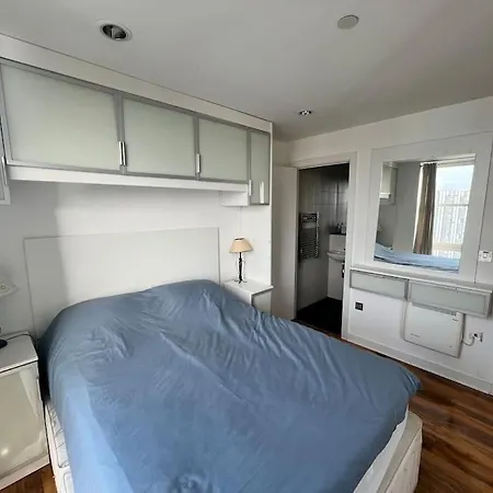 아파트 Spacious 2 Bedroom Flat Stunning Waterside View
