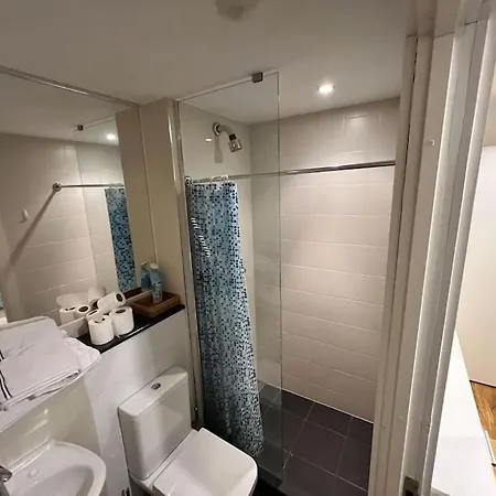 Spacious 2 Bedroom Flat Stunning Waterside View