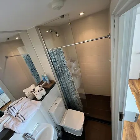 Spacious 2 Bedroom Flat Stunning Waterside View 아파트 맨체스터