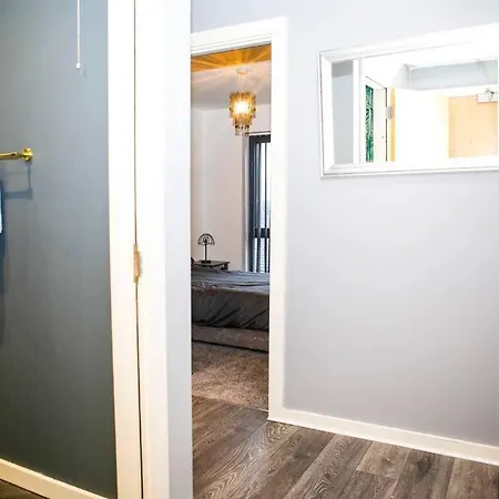 Stylish Two-bedroom Salford Quays Lägenhet