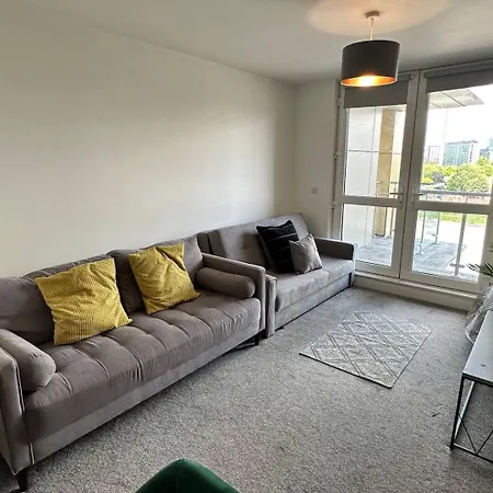 Adelphi Wharf By Beehosting * Manchester