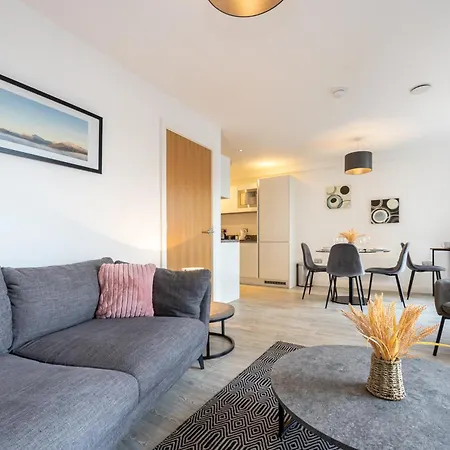 5mins Jd Gym Supermarket Retail M60 Centre Salford Queys Media *