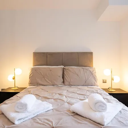 5mins Jd Gym Supermarket Retail M60 Centre Salford Queys Media