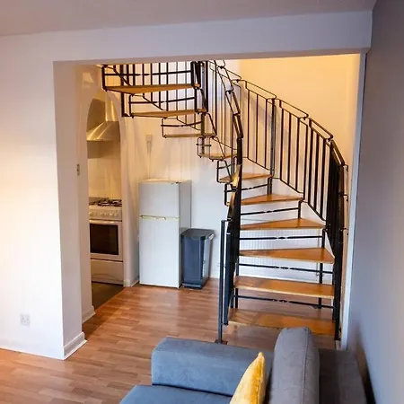 Apartament Entire 1 Bedroom House In