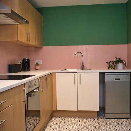 Spacious 2bdr By Torr Group Short Lets & Serviced With Free Underground Allocated Parking Manchester