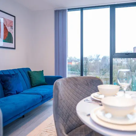 Cosy 1 Bed - Perfect For Long By Valore Services *