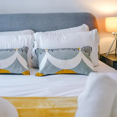 Hilltop Serviced - Salford Quays *