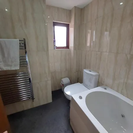 Dobcross Close Apartman