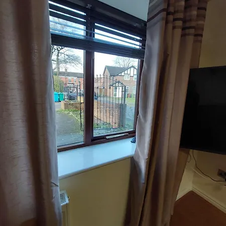 Dobcross Close * Manchester