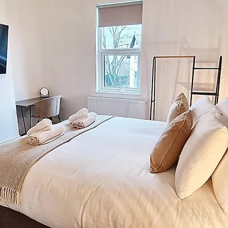 בית נופש Stunning Luxury Spacious - 5 Bedrooms - Rest & Recharge In מנצ'סטר