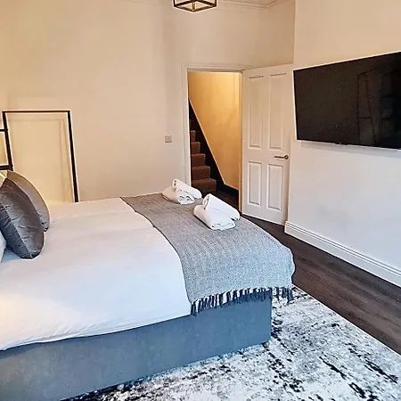 Stunning Luxury Spacious - 5 Bedrooms - Rest & Recharge In בית נופש מנצ'סטר