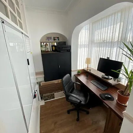 Warm Family Close To City Centre