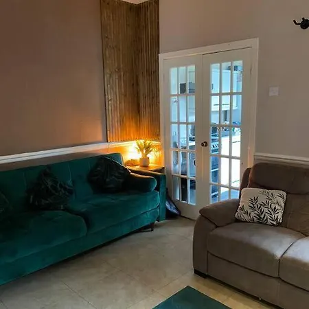 Warm Family Close To City Centre