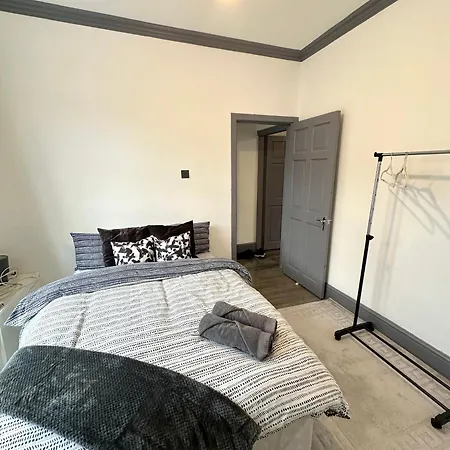 3 Bedroom Fully Equipped House With Garden *