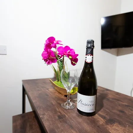 Apartment Two Bed In Converted Centre Mill *