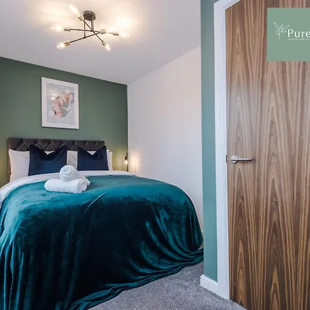 בית נופש Modern 5 Bedroom House In By Purestay - Short With Service & Free Parking *