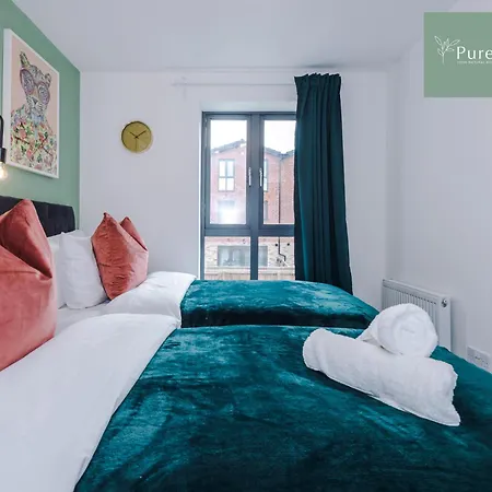 בית נופש Modern 5 Bedroom House In By Purestay - Short With Service & Free Parking מנצ'סטר