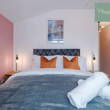 בית נופש Modern 5 Bedroom House In By Purestay - Short With Service & Free Parking