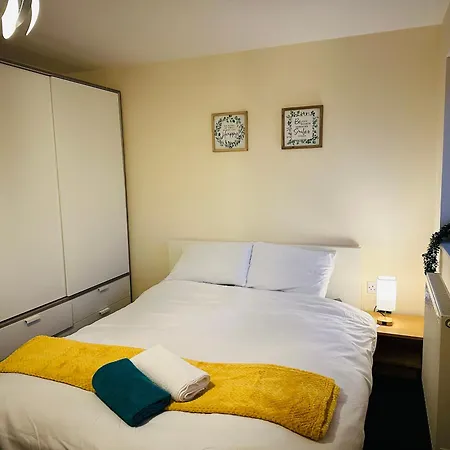Holiday home Cozy Stylish House Near Piccadilly Station, Etihad Stadium With Parking, Garden And 900mb Wifi