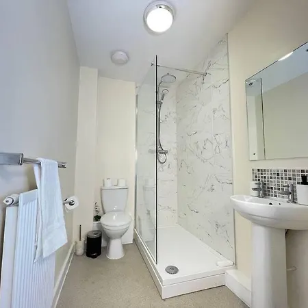 Stylish In Vibrant Salford, Manchester! * מנצ'סטר