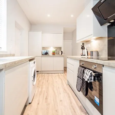Hassle-free & Handsome Brand-new 3-bed Manchester