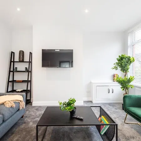 Hassle-free & Handsome Brand-new 3-bed *