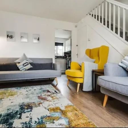 Nyaraló New Build House Near Trafford Centre With Drive Manchester