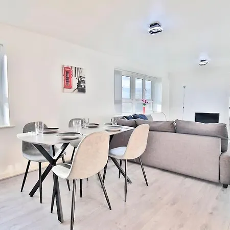Modern 2 Bed Highclere Flat For And Contractor Groups In - Free Parking - By Nmb Serviced *