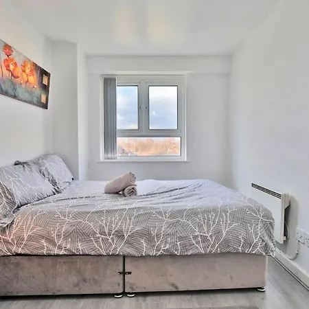 Apartment Modern 2 Bed Highclere Flat For And Contractor Groups In - Free Parking - By Nmb Serviced Manchester