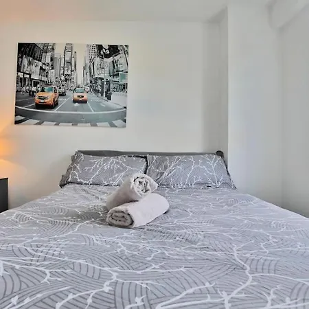 Modern 2 Bed Highclere Flat For And Contractor Groups In - Free Parking - By Nmb Serviced Manchester