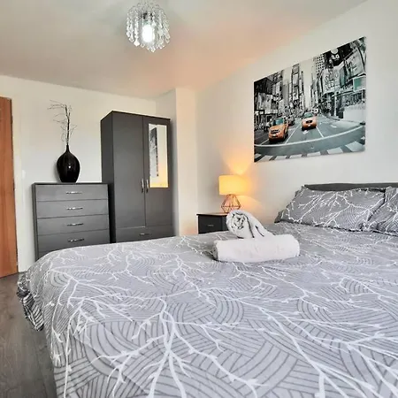Apartment Modern 2 Bed Highclere Flat For And Contractor Groups In - Free Parking - By Nmb Serviced *