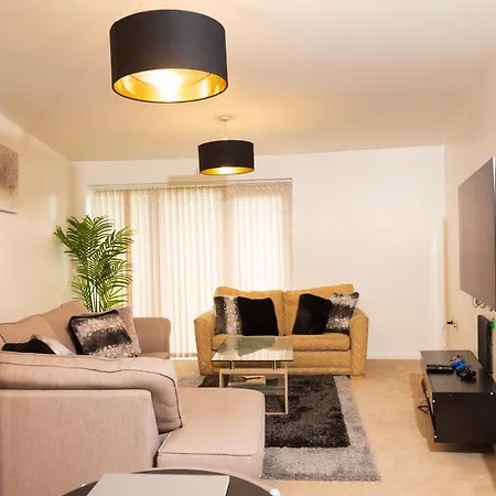 Luxury Two Bedroom Flat Opposite Coop Live N Etihad Stadium With Free Secure Parking, Netflix And Sky Tv Apartment *