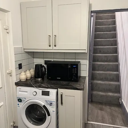 Nyaraló 3 Bedroom Fully Equipped House With Garden Manchester