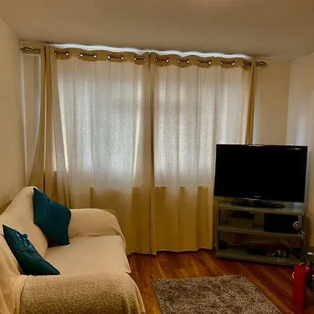 Lovely, Spacious 1-bedroom With *free Parking Hotel Manchester