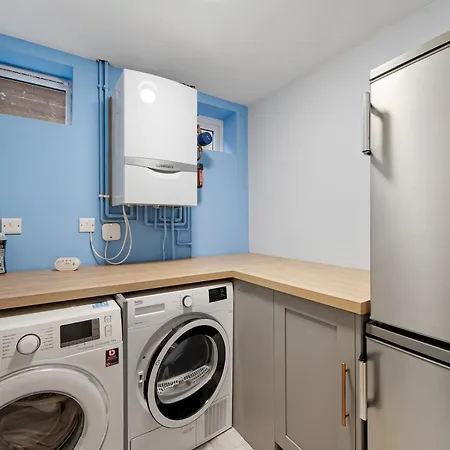 Pass The Keys Spacious 4-bedroom House With Games In Leafy Didsbury Ferienhaus *