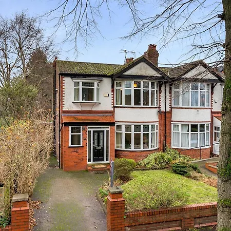 Ferienhaus Pass The Keys Spacious 4-bedroom House With Games In Leafy Didsbury Manchester