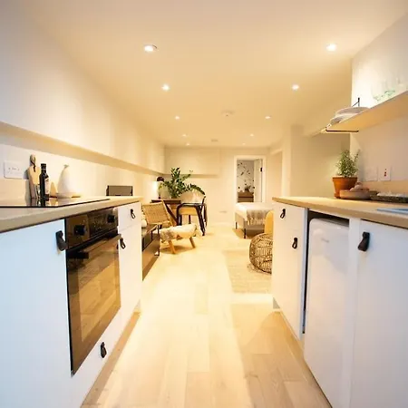 Chorlton Stylish & Roof Terrace 맨체스터