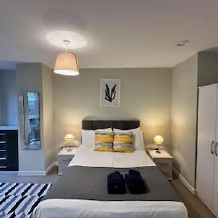 Апартаменты Beautiful Roomy Sleeps 2 *