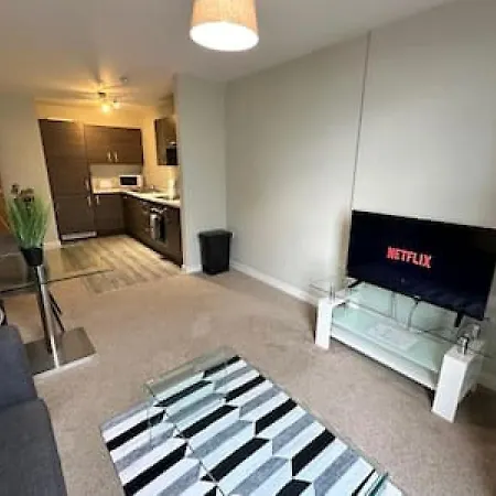 Modern 1 Bed Sleeps 2 *