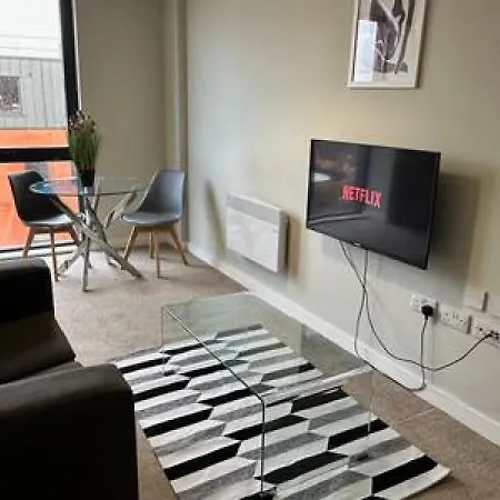 Lovely 1 Bed Sleeps 2 아파트 맨체스터