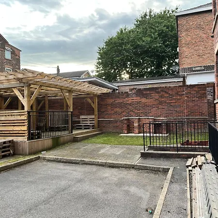 Lovely 3 Dbl Bed مانشستر